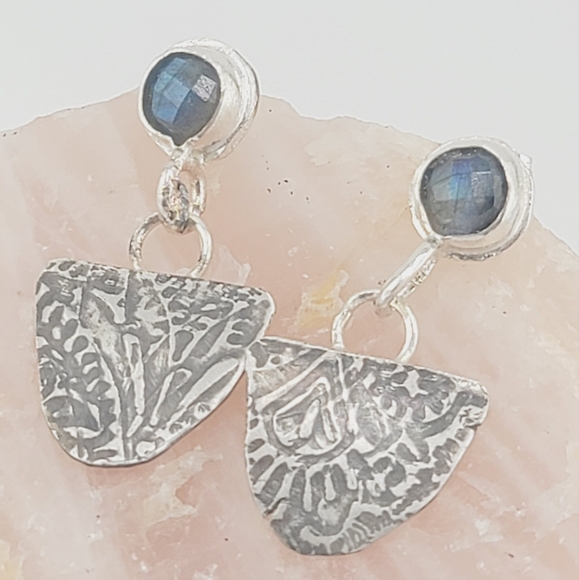 LABRADORITE EMBOSSED POST EARRINGS HANDMADE IN STERLING SILVER METAL - Picture 4 of 7